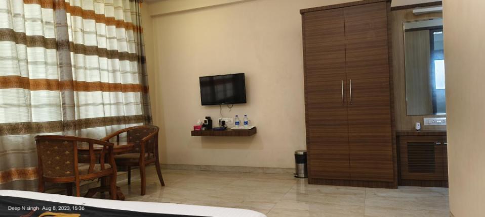 Hotel Kushala Executive Inn Тхане Номер фото